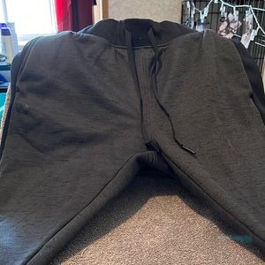 Boys under armour draw string sweat pants size small
